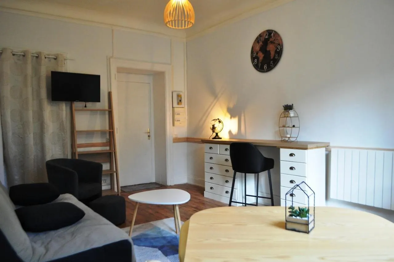 Charme Et Tranquillite, Dans Residence Avec Piscine, L'Aparte - Sejouraix Aix-les-Bains 0*,
